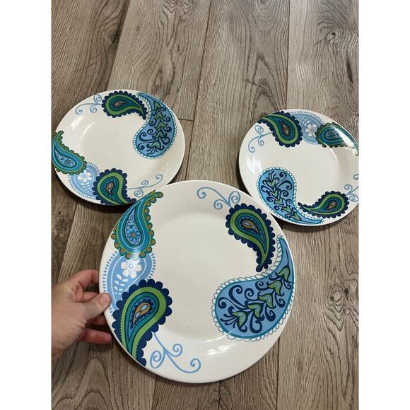 Blue and white paisley plates- 2 smaller plates and 1 large dinner plate - Picture 6 of 7